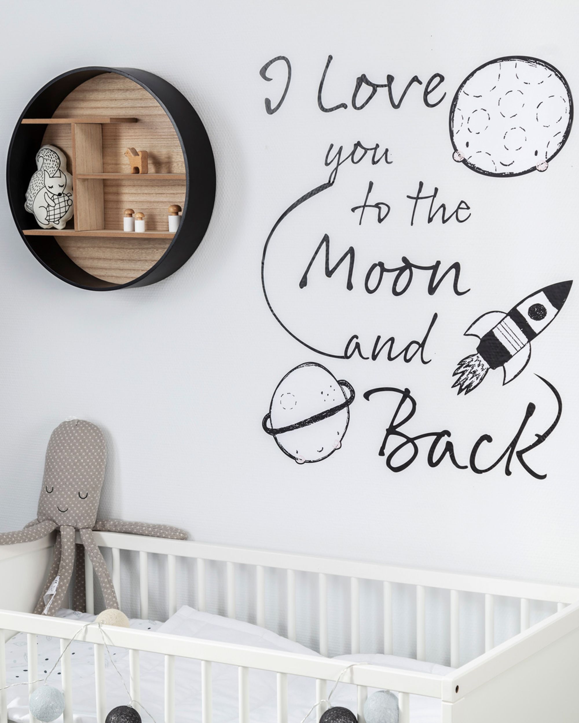 Lovely Universe sienos lipdukas (hover)